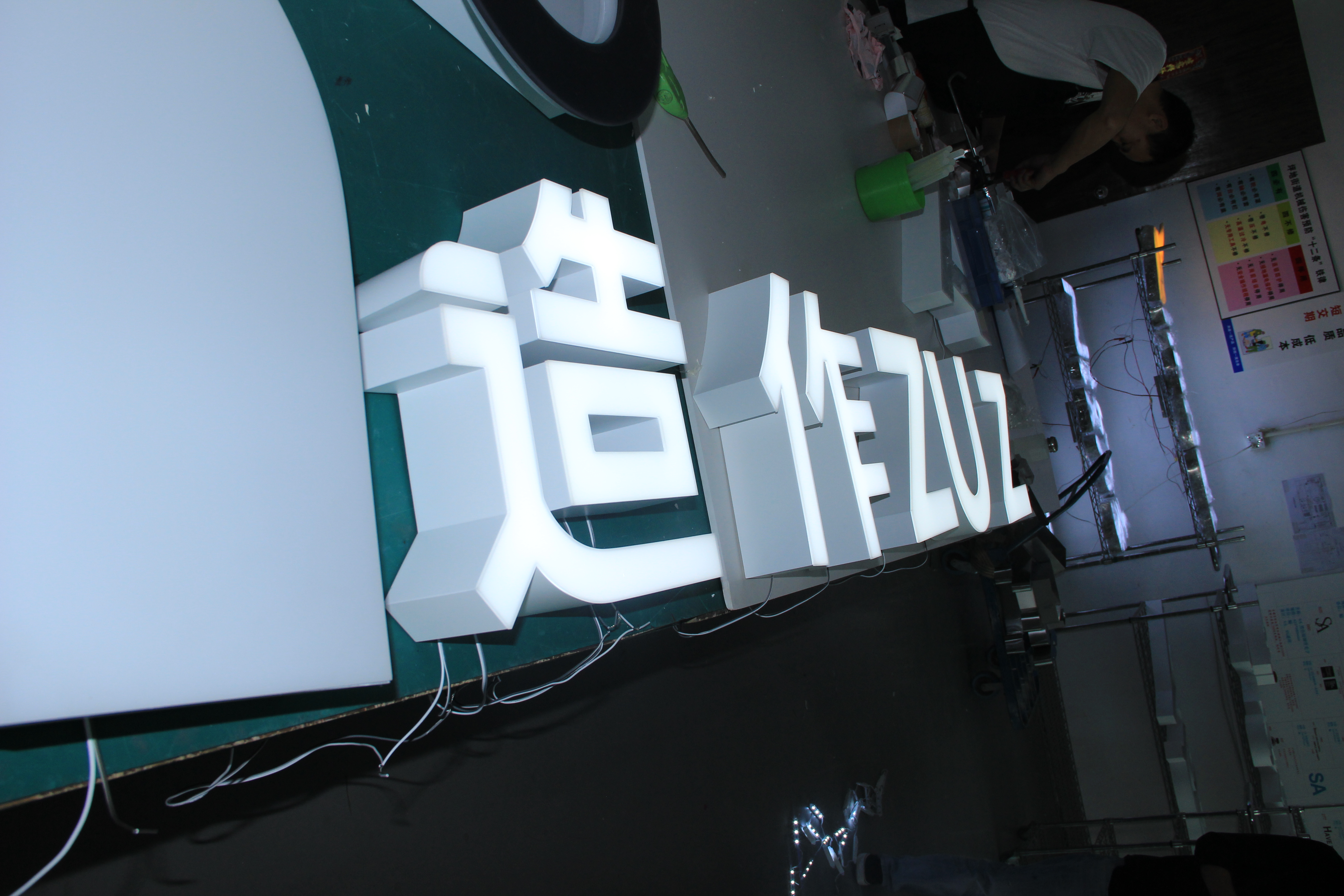 商店招牌設(shè)計(jì)應(yīng)注意以下四點(diǎn)